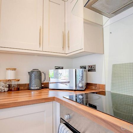 Guest Homes I Friar Street Flat เฮริฟอร์ด ภายนอก รูปภาพ