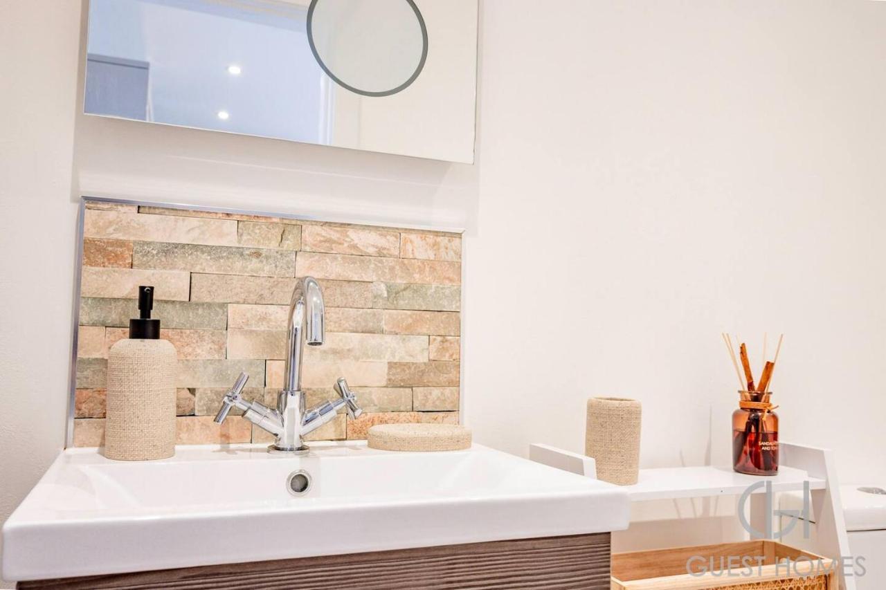 Guest Homes I Friar Street Flat เฮริฟอร์ด ภายนอก รูปภาพ