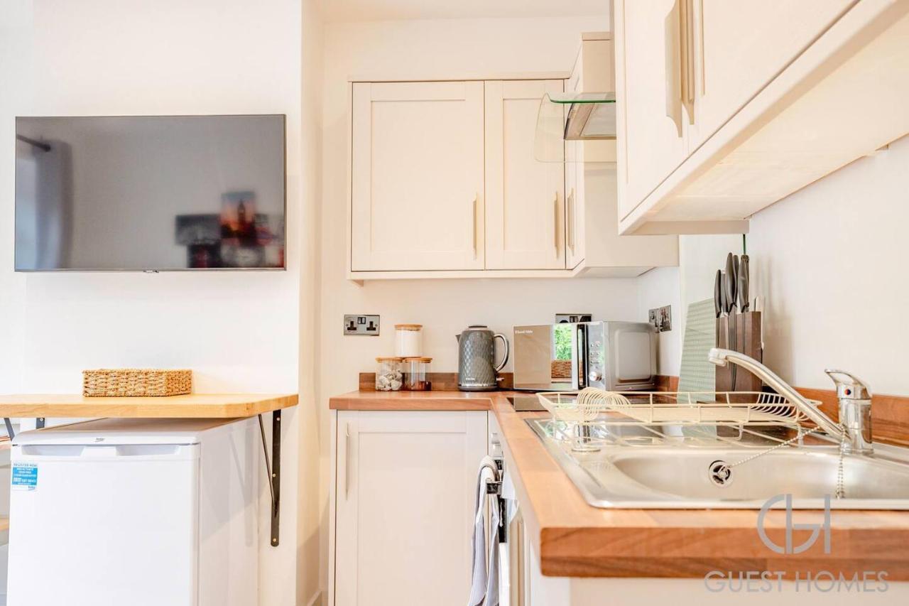 Guest Homes I Friar Street Flat เฮริฟอร์ด ภายนอก รูปภาพ