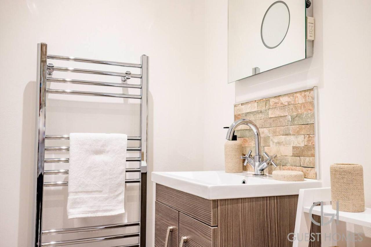 Guest Homes I Friar Street Flat เฮริฟอร์ด ภายนอก รูปภาพ